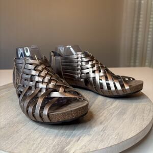 Chocolat Blu Vivienne Metallic Leather Woven Strappy Sandals Shoes US Size 10